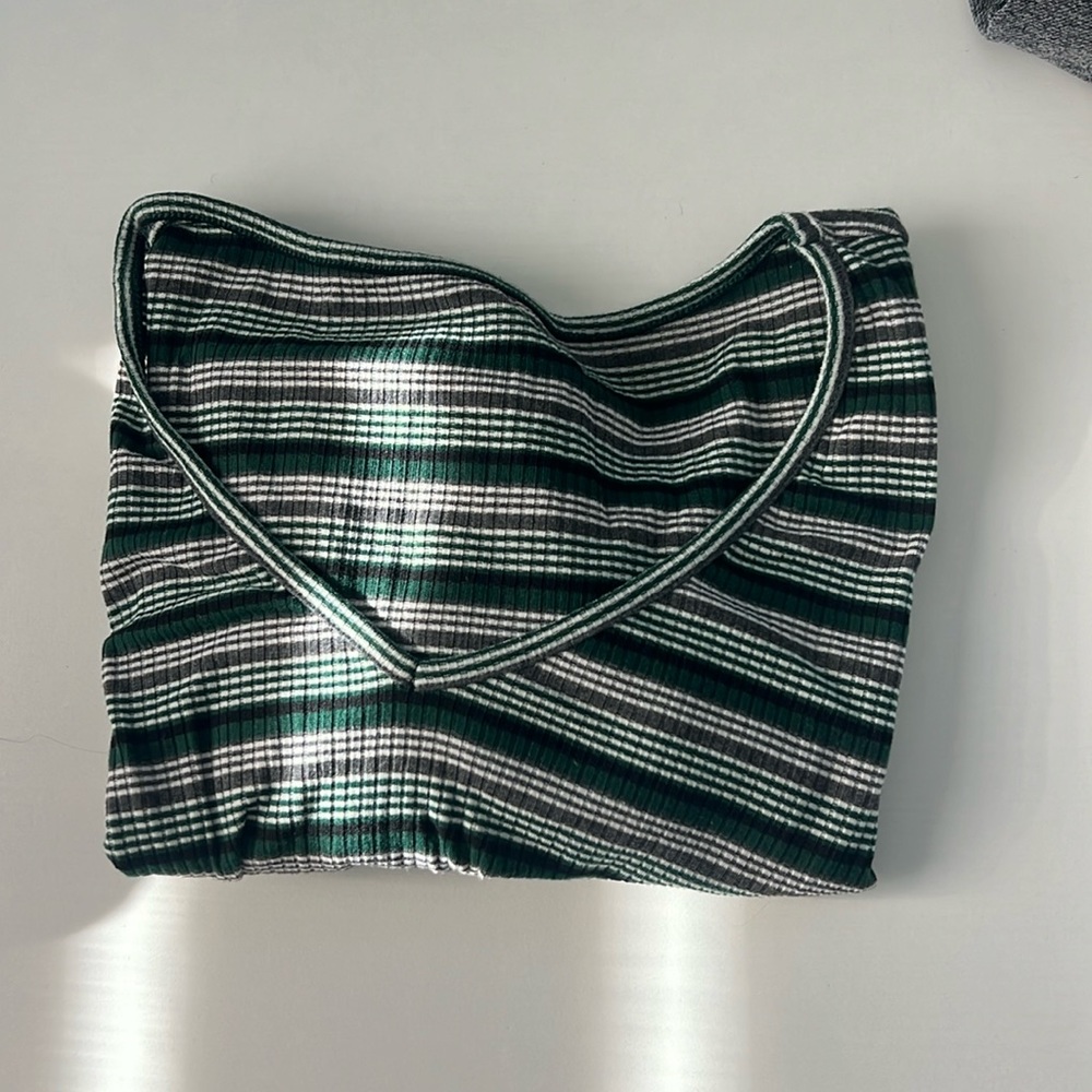 Long sleeve green stripe crop topV neck